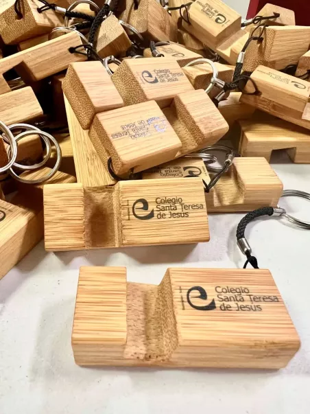 llavero soporte movil madera