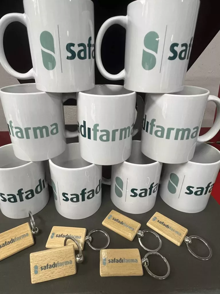 llaveros y tazas promocionales