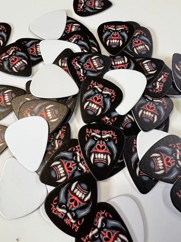 palhetas de guitarra personalizadas a todo o tipo de cores