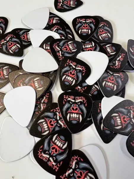 puas personalizadas de guitarra a todo color