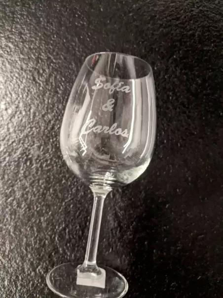 taças de vinho gravadas