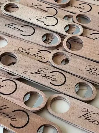 décapsuleurs en bois mariage
