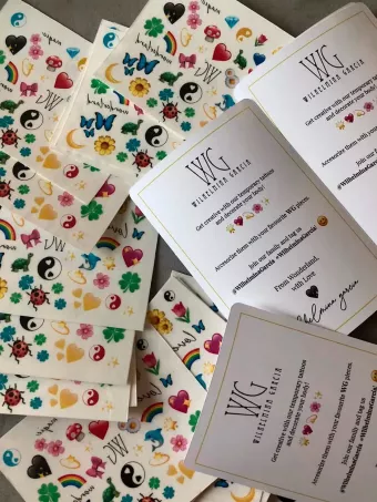 temporäre Tattoos mit Beutel und Reiterkarte verpackt