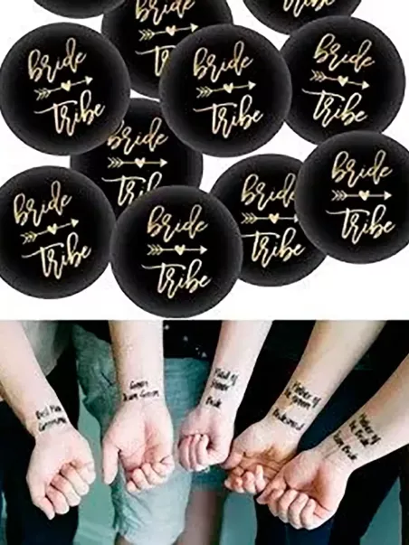 Set aus Buttons und Einmaltattoos