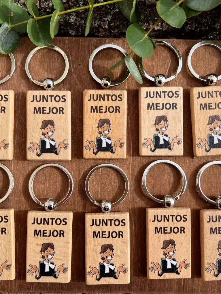 llaveros publicitarios madera