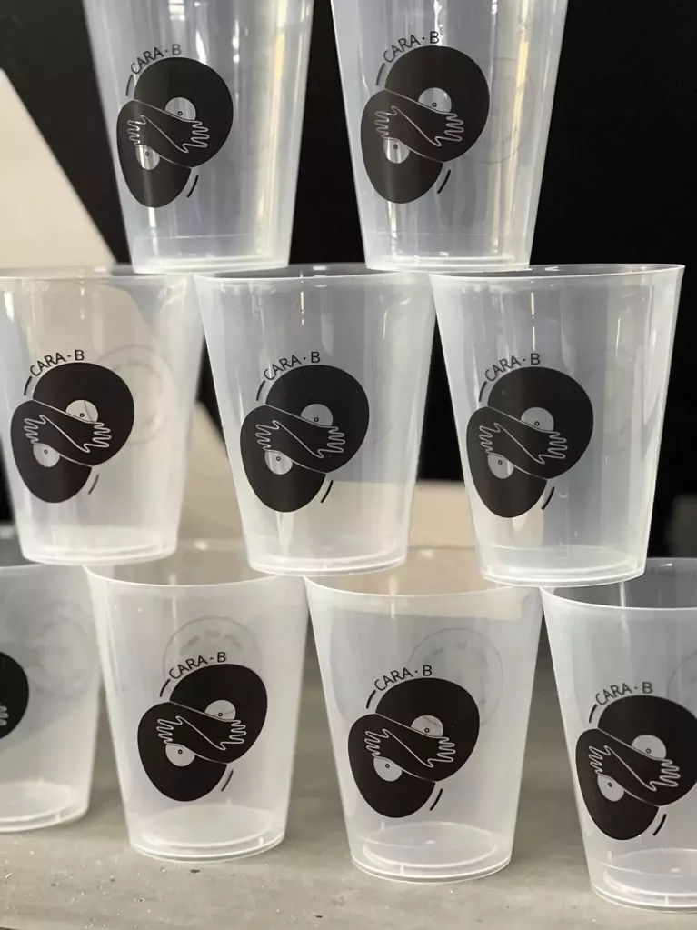 bicchieri di plastica riutilizzabili con logo
