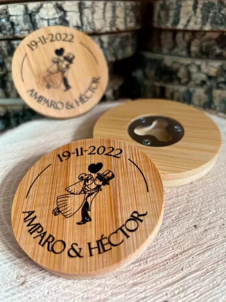 Holz-Untersetzer und Flaschenöffner