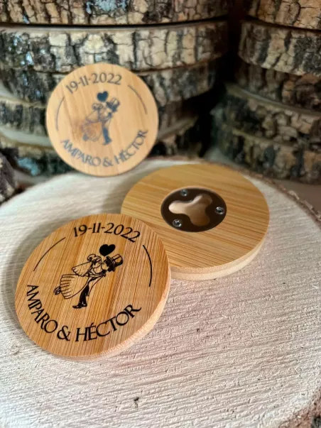 Flaschenöffner und Untersetzer aus Holz
