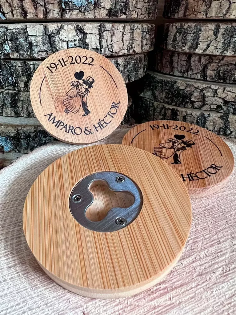 sottobicchiere personalizzato con apribottiglie