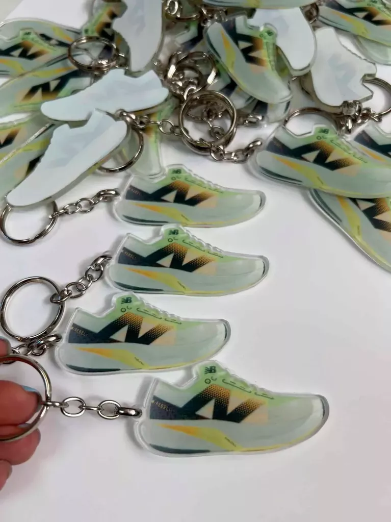 llaveros new balance