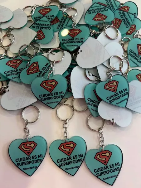 Herz-Schlüsselanhänger aus Acryl personalisieren