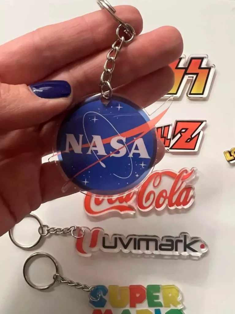 Portachiavi personalizzati con design e taglio sagomato