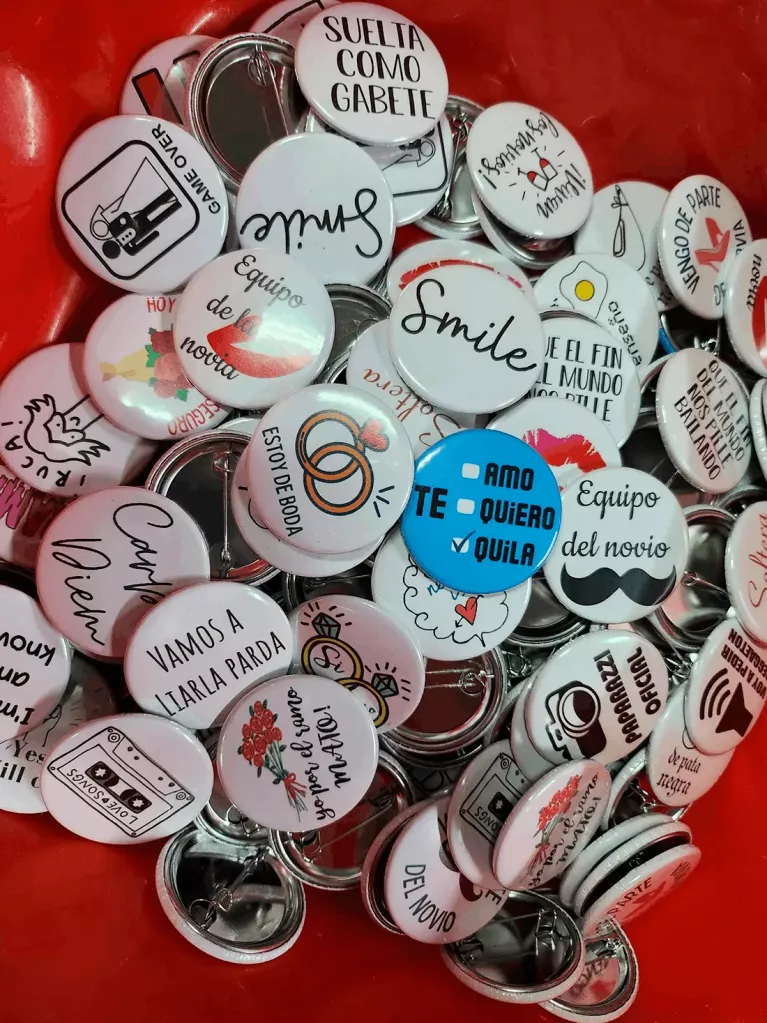 Badges cadeaux invités mariage