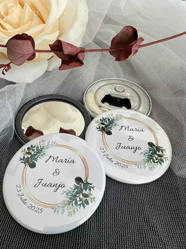 Hochzeits-Buttons mit Spiegel und Flaschenöffner