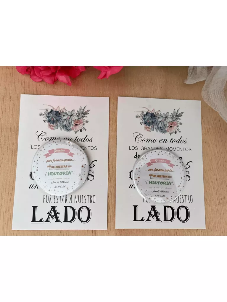 Wedding favors with custom badges