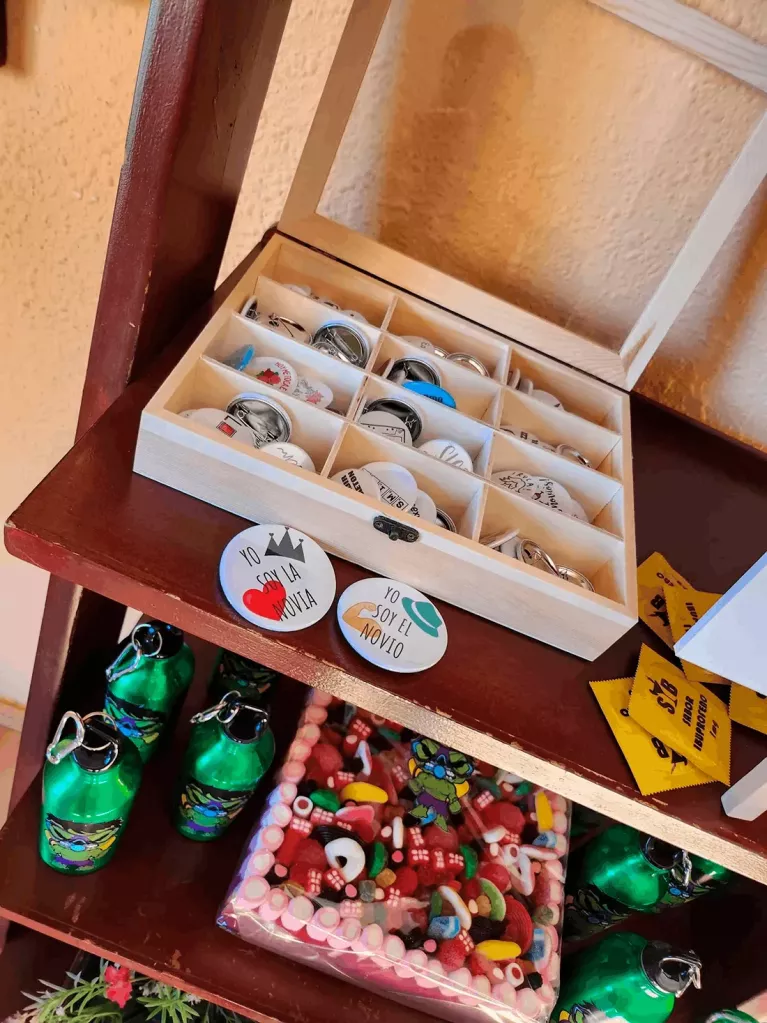 Unique wedding badges