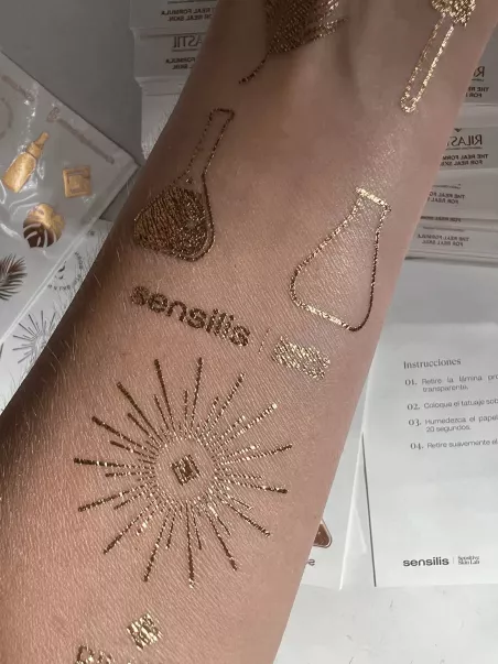 goldene Werbe-Tattoos
