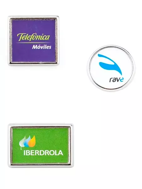 Personalisierte Pins in klassischen Formen