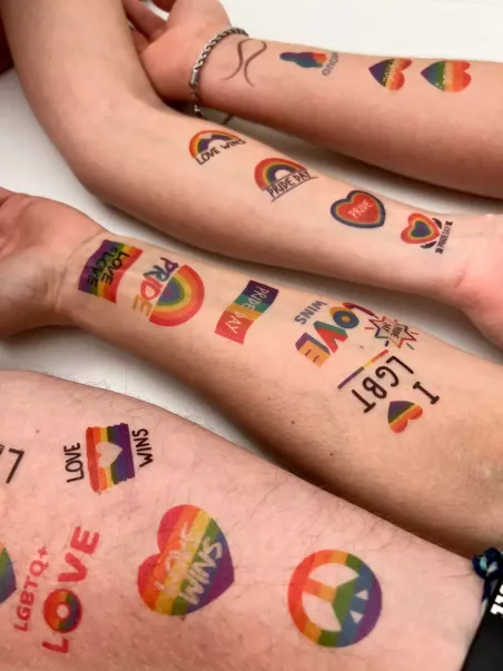tatuagens falsas LGBTQ+