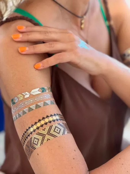 tatuajes dorados para el brazo