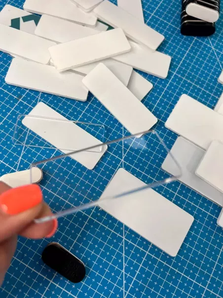 badges en méthacrylate à personnaliser pour impression UV