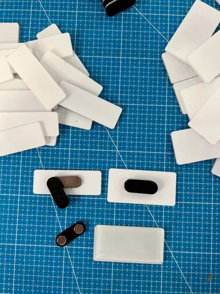 badges professionnels avec double aimant pour vêtements