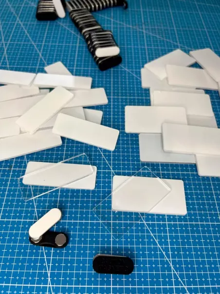 заготовки акриловых бейджей под УФ-печать