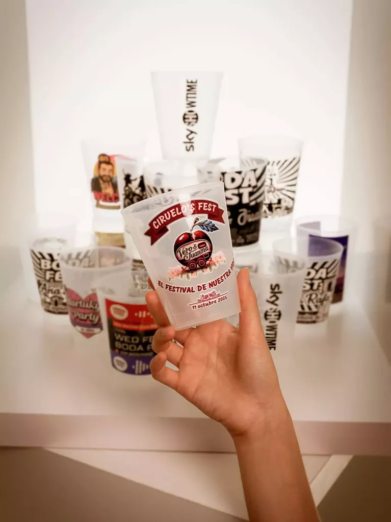 vasos de plástico con diseño a todo color