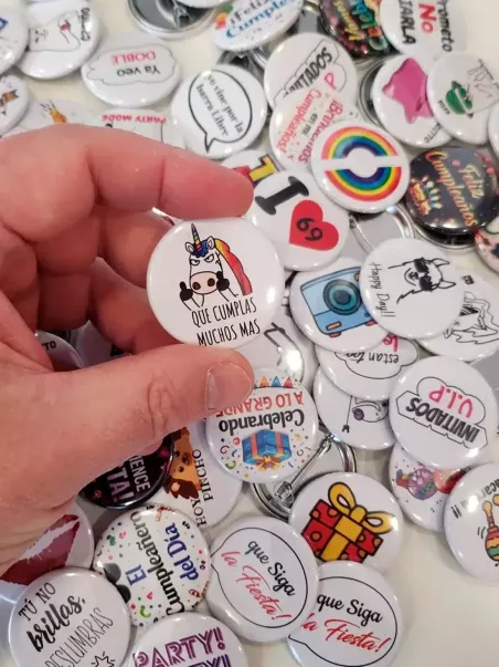 happy birthday badges