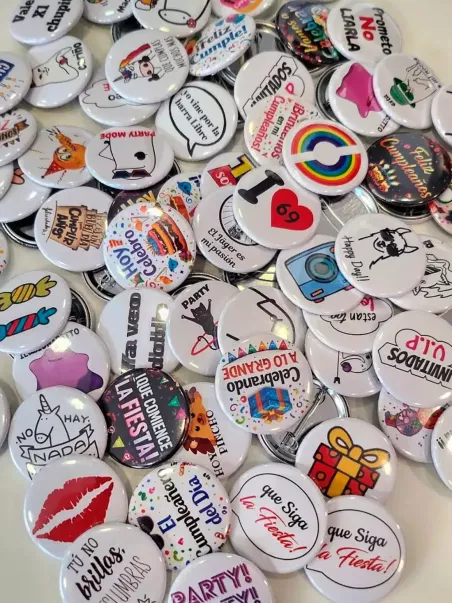 lustige Ansteckbuttons
