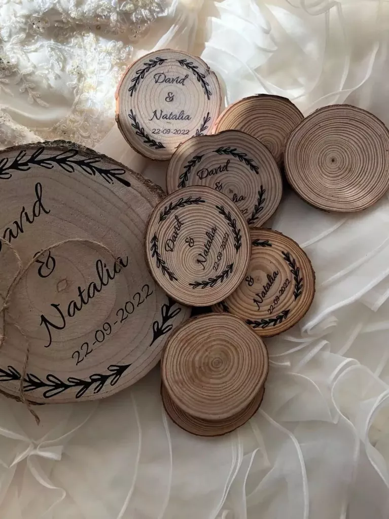 porta alianzas y posavasos de madera