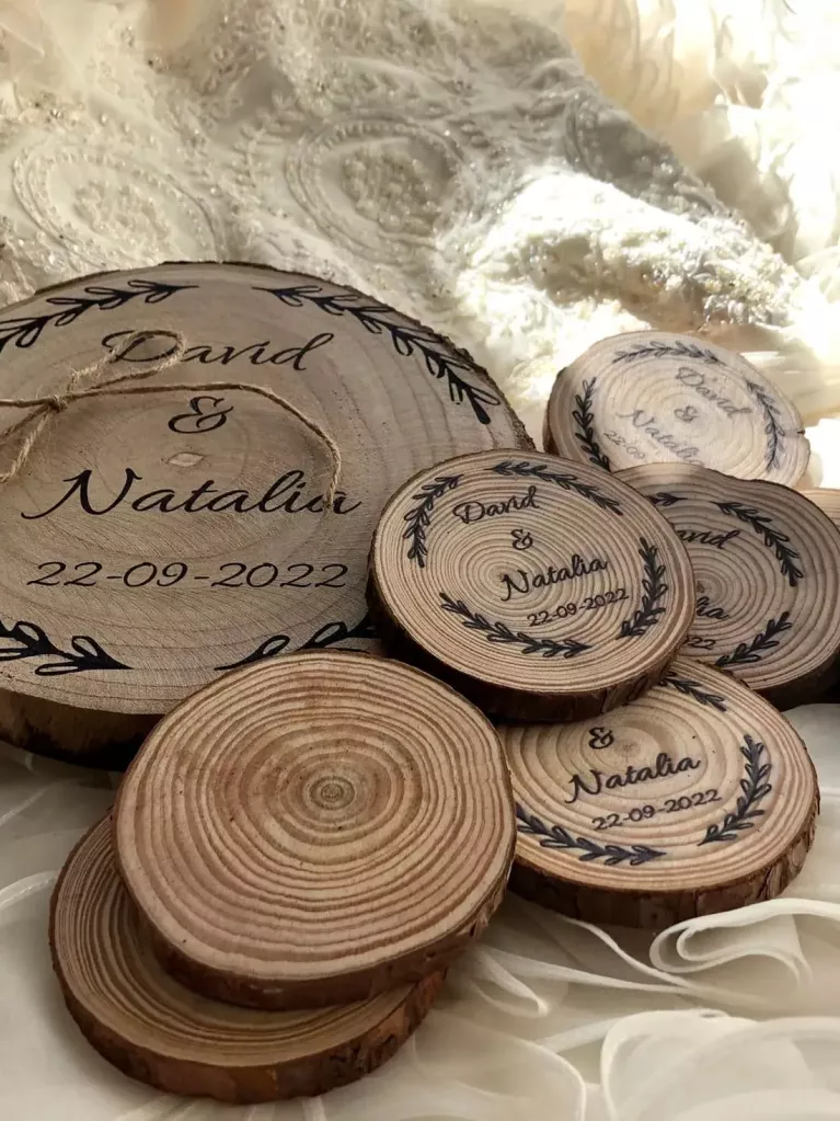 porta alianzas de madera