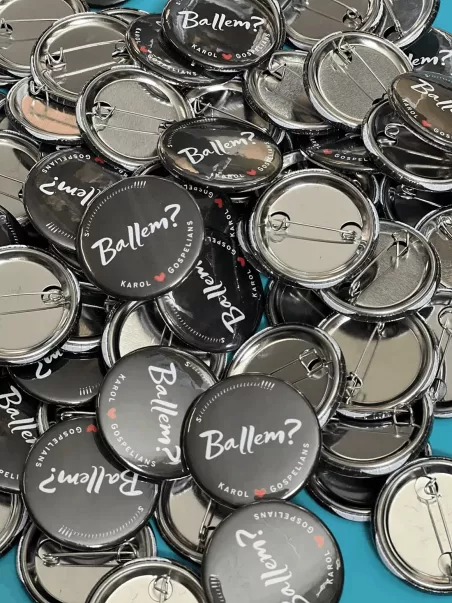 crachás personalizados para promoções
