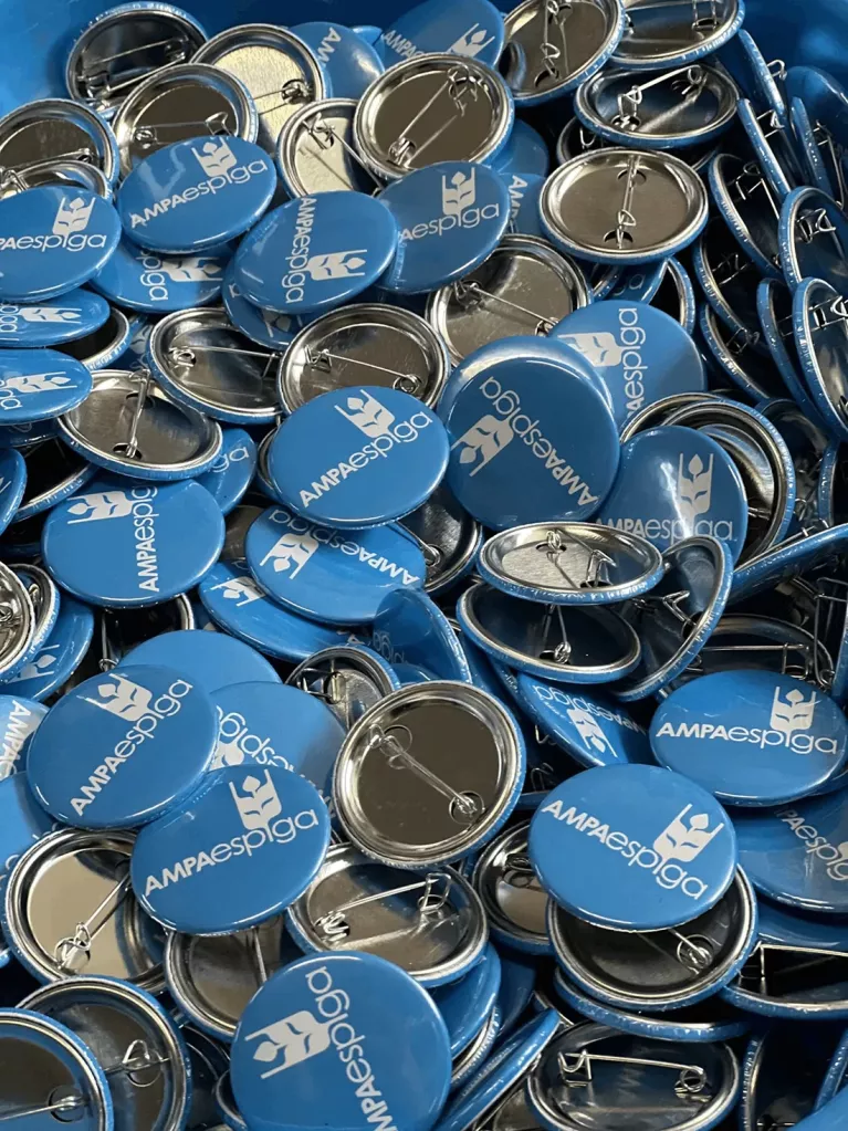 crachás personalizados para associações de pais