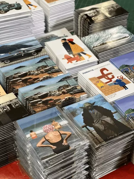tourist shop magnets