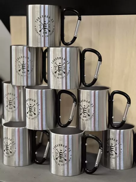 mugs en métal personnalisés avec logo