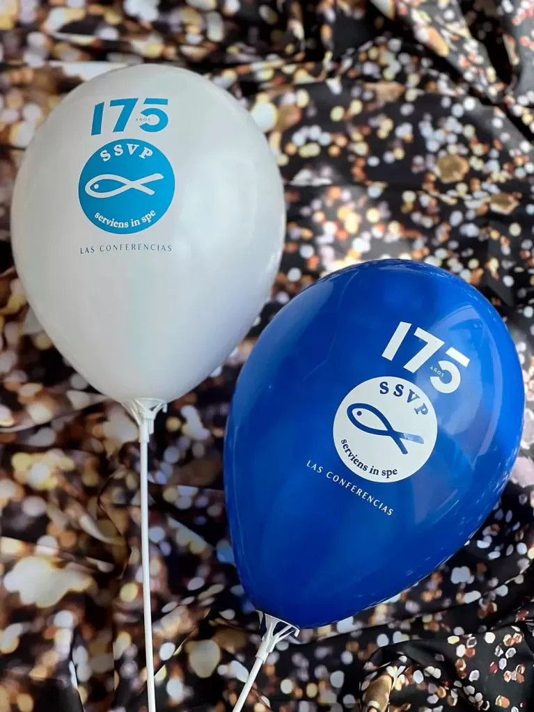 globos personalizados con varilla logo